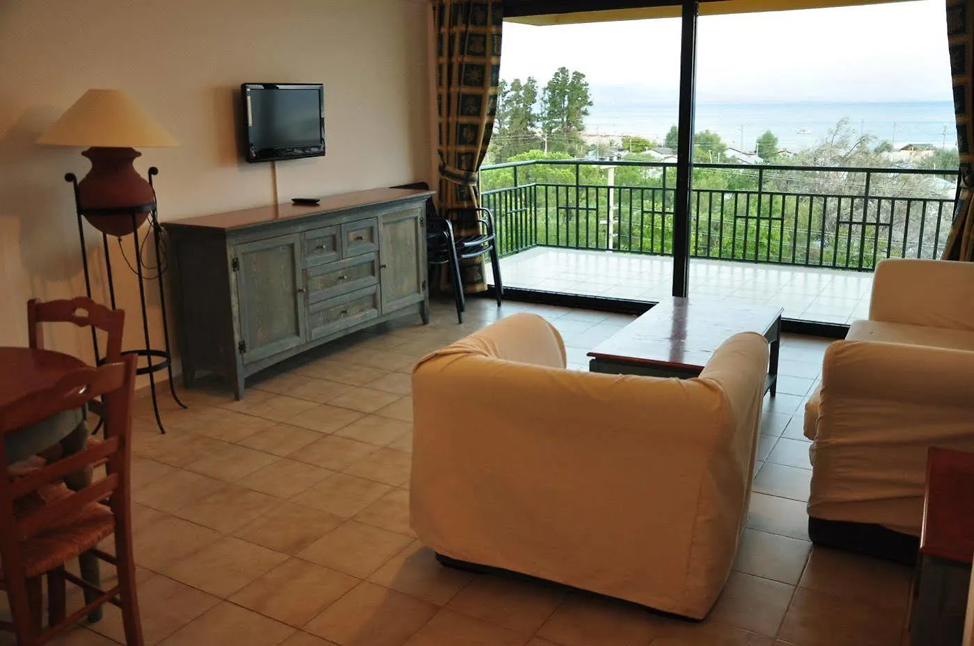 Palm Court Suites Ayvalı Bed & Breakfast